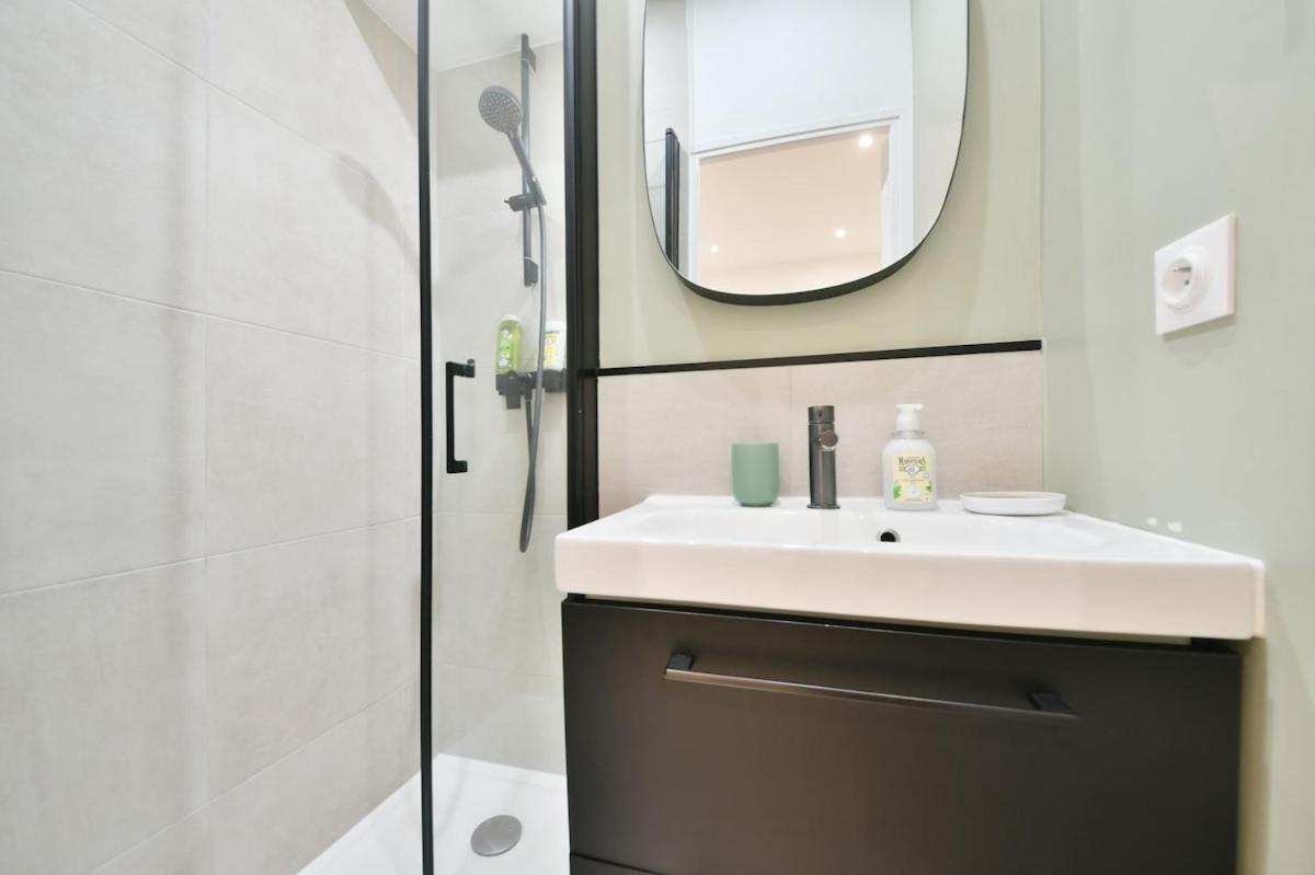 Appartamento Cozy 1br Getaway In The Heart Of The Parigi